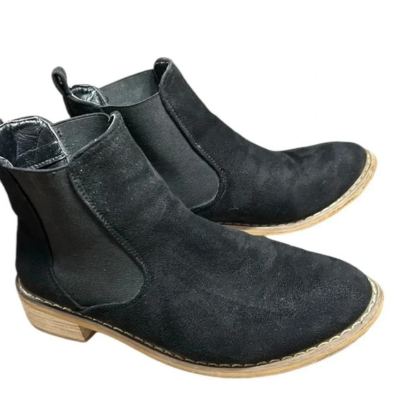 Seven 7 ankle booties, women size 7. Suede feel ,black ,tan sole,great condition - Picture 3 of 16